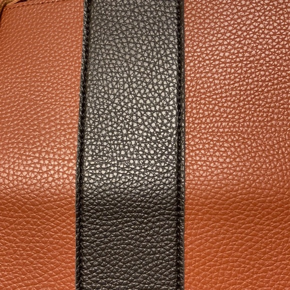 Vince Camuto tote - Picture 7 of 7